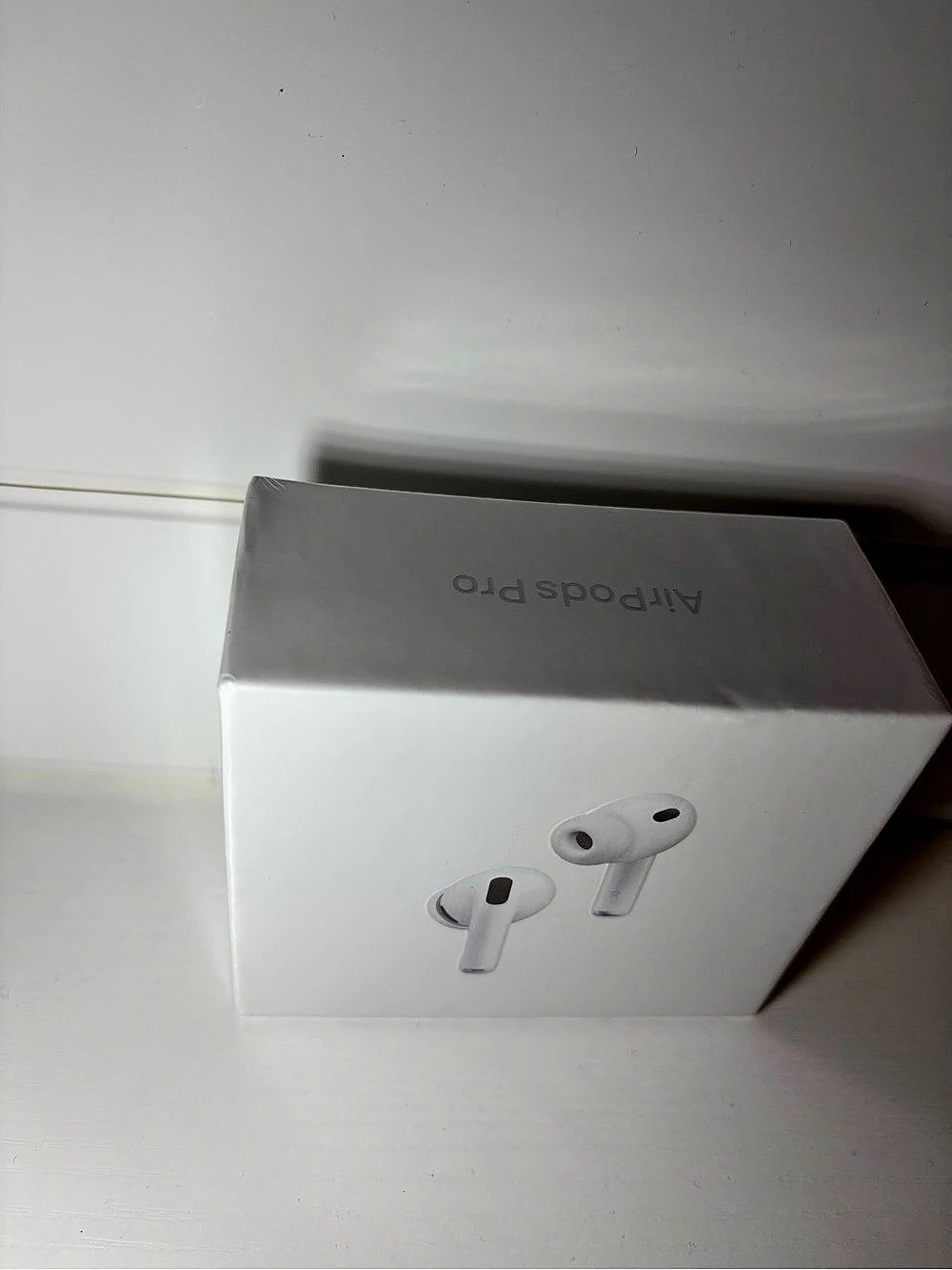 Apple AirPods Pro 3 Wireless Earbud Headphones in White NWT